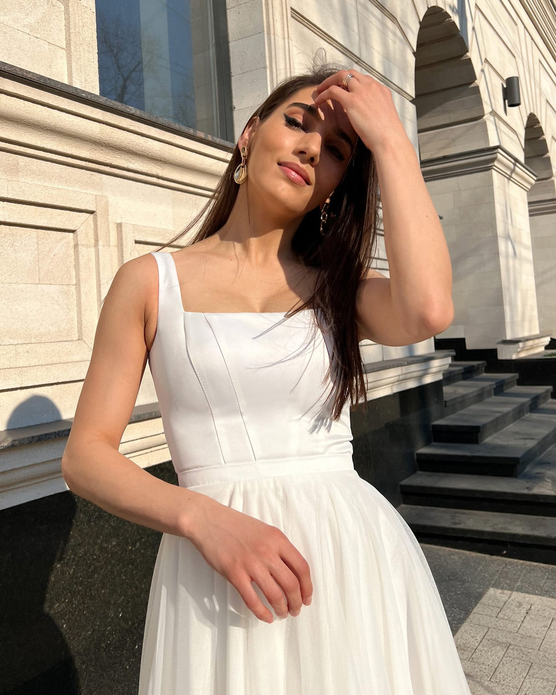 Rochie alba eleganta midi cu decolteu - BELLADRESS