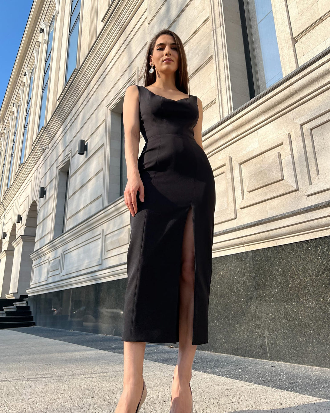 Rochie neagra cocktail cu slit fara maneci - BELLADRESS